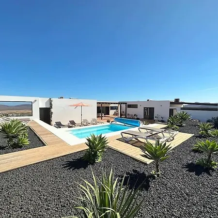 Villa With Views And Villaverde *