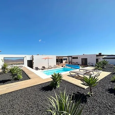 Villa With Views And Villaverde