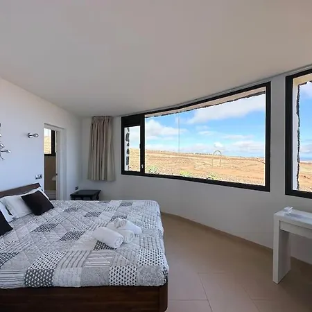 Villa With Views And Villaverde *